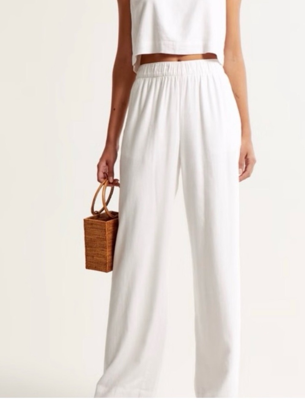 Women’s linen blend pull-on pant in white. Size xs